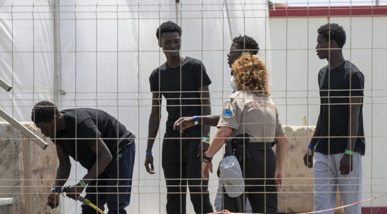 Una jueza decreta la puesta en libertad de los polizones del buque que atracó en Lanzarote