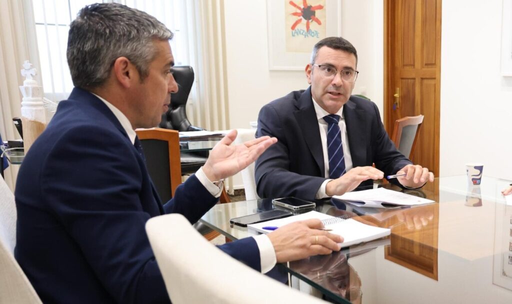 Lanzarote pide la excepcionalidad para los viticultores lanzaroteños. Reunión de Oswaldo Betancort y Narvay Quintero, consejero de Agricultura/ Cabildo de Lanzarote.