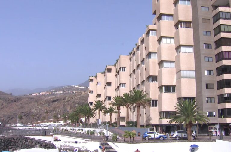 El aparcamiento, un problema creciente en Tabaiba