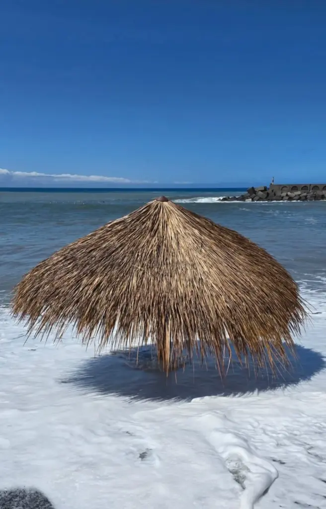 El temporal arrasa la playa del Puerto de Tazacorte