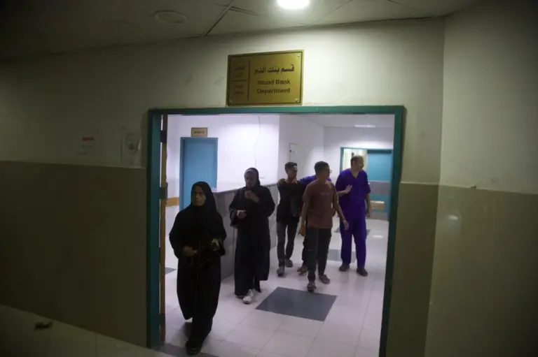 Un bombardeo sobre el principal hospital del sur de Gaza deja al menos ocho muertos