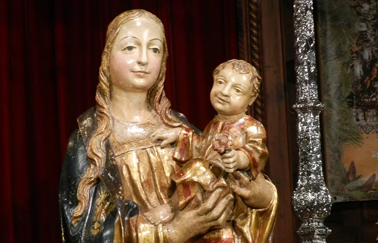 La talla de la Virgen del Pino ha permanecida expuesta sin su manto hasta el 28 de agosto de 2025