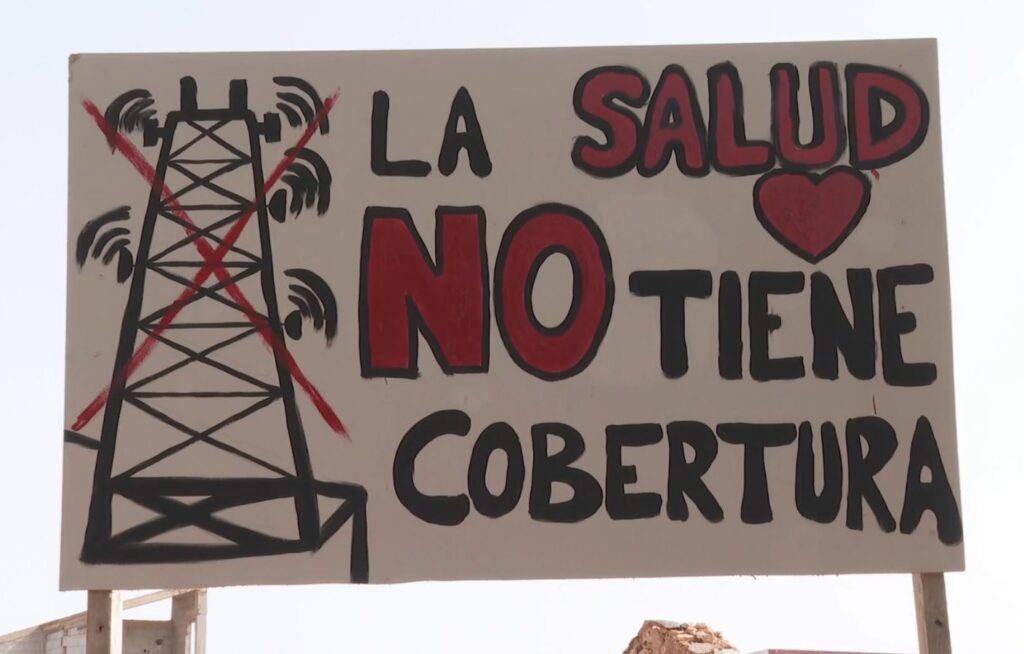 Fuerteventura busca alternativas para la torre de alta tensión que se pretende ubicar en Antigua. Vecinos de Antigua luchan contra la instalación de una antena de telecomunicaciones. RTVC.