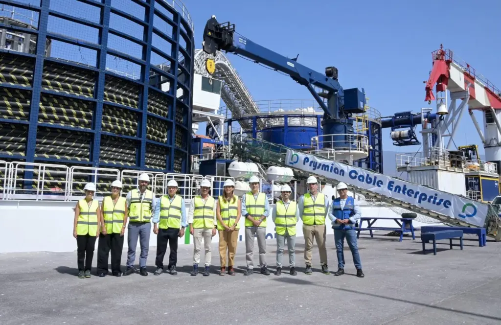 Visita de las autoridades al buque Cable Enterprise. Imagen Cabildo de La Gomera