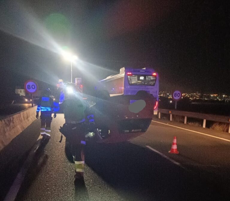 Vuelca un vehículo en Lanzarote a la altura de Indelasa