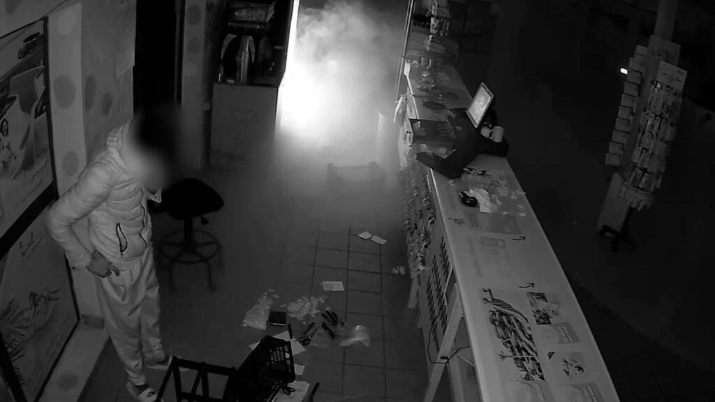 Imagen de seguridad de un robo con fuerza en La Oliva