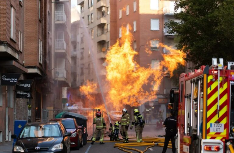 Una explosión de gas en Zamora provoca un incendio en un camión y en un edificio