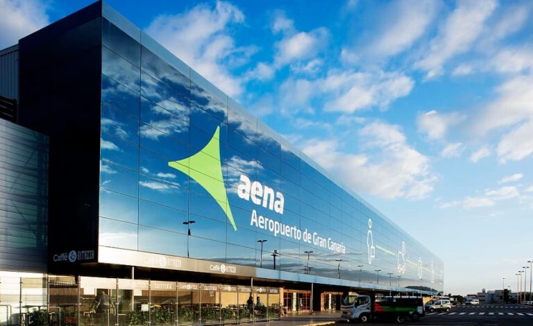 Los aeropuertos canarios registraron 4,6 millones de pasajeros en julio