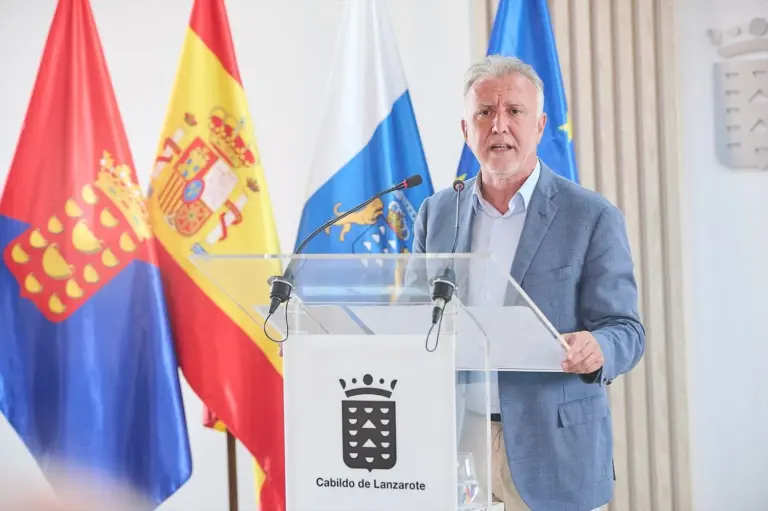 Torres hace seguimiento de las exhumaciones en Fuencaliente un año después de la firma del acuerdo