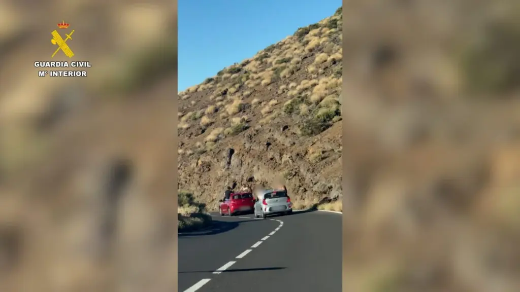 La Guardia Civil denuncia a ocho personas por conducción temeraria y por no hacer uso de los elementos de seguridad en el Parque Nacional del Teide