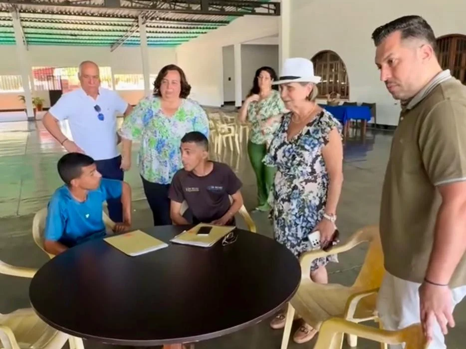 El Gobierno de Canarias impulsa programas sociales para apoyar a los canarios residentes en el exterior, con especial atención a la comunidad en Venezuela.