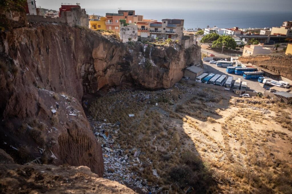 Denuncian al propietario del terreno de la antigua piconera de Tincer