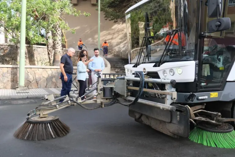 Las Palmas de GC retira 190 toneladas de basura de sus calles