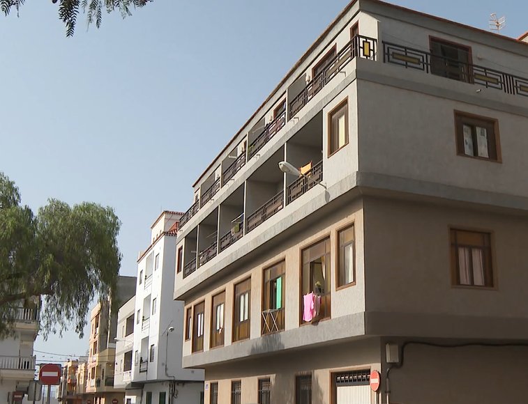 El calor y las altas temperaturas aumenta la demanda de agua, un recurso que está faltando en algunas viviendas del núcleo de El Fraile