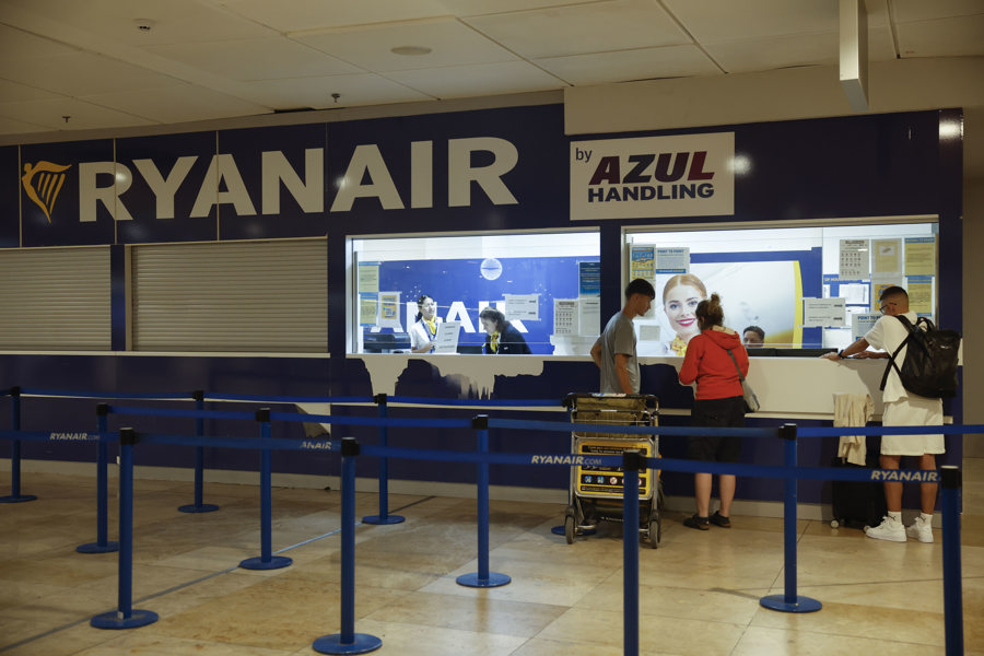 La Organización de Consumidores y Usuarios advierte sobre los perjuicios a los clientes de las cancelaciones de los vuelos de Ryanair