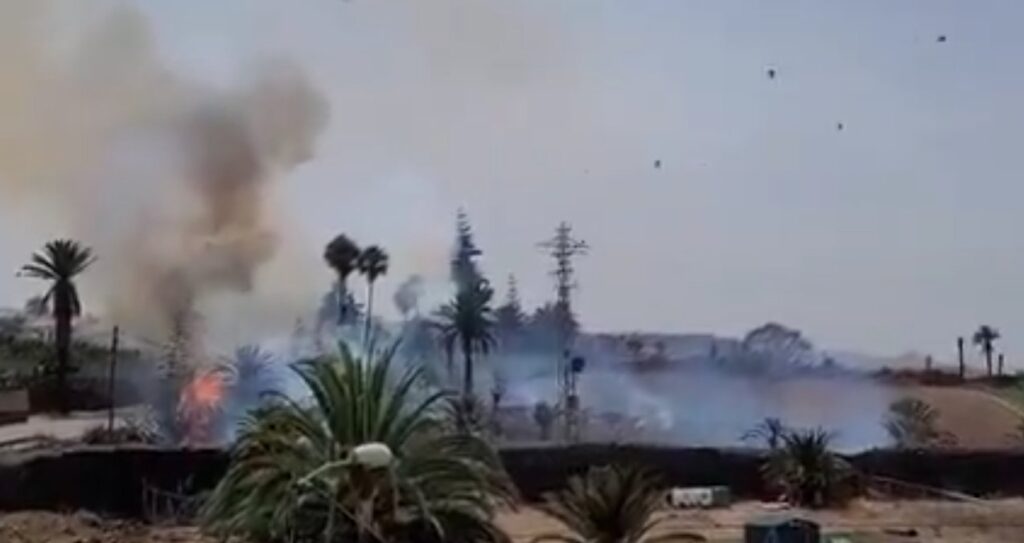 El fuego iniciado a primera hora de la tarde ha quemado 300 metros de pasto y matorral en la localidad de Cambalub, Firgas