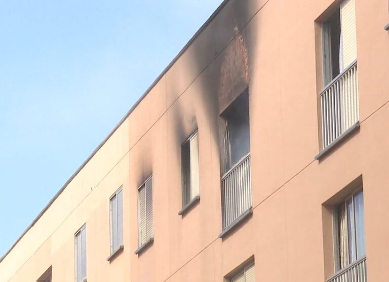 Una mujer estado crítico tras el incendio de un edificio en La Laguna