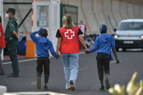 El Gobierno de Canarias cierra centros de menores migrantes al bajar la ocupación