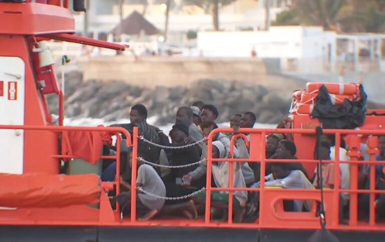 Un fallecido entre las más de 100 personas rescatadas a 257 millas de Gran Canaria