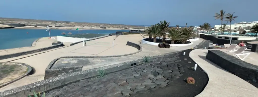 En estado crítico un hombre al sufrir un ahogamiento en la piscina de un complejo turístico de Lanzarote