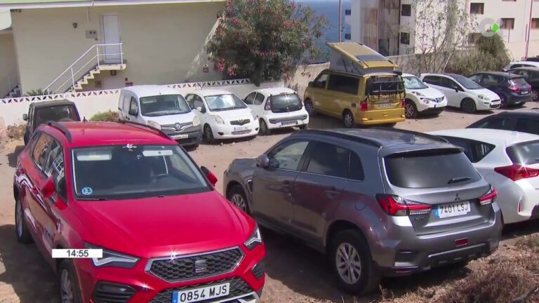 Los vecinos de Bajamar se quejan de la falta de aparcamiento con las visitas a las piscinas