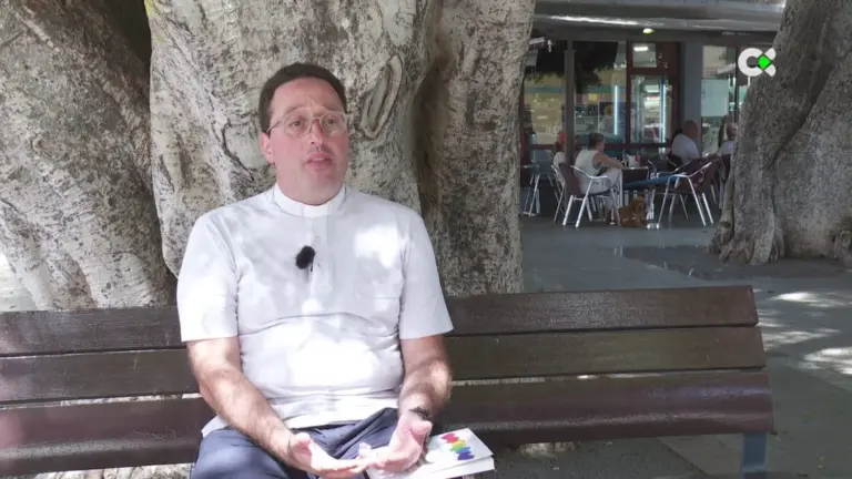 Rodríguez: «No hay nada que excluya a la persona LGTBI de la Iglesia»