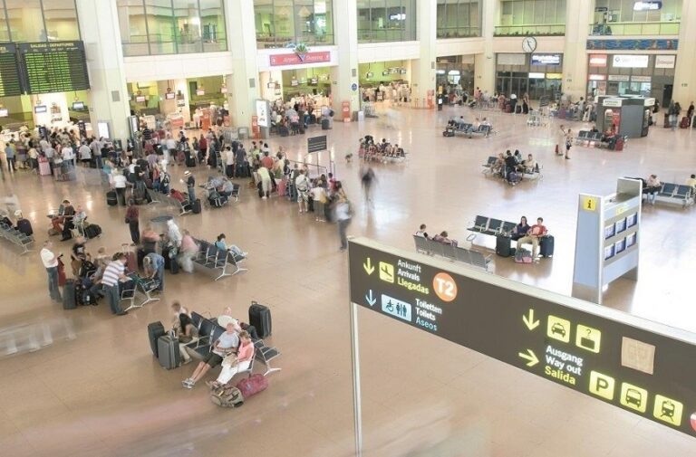 El tráfico aéreo en los aeropuertos españoles crece un 3,3% en julio
