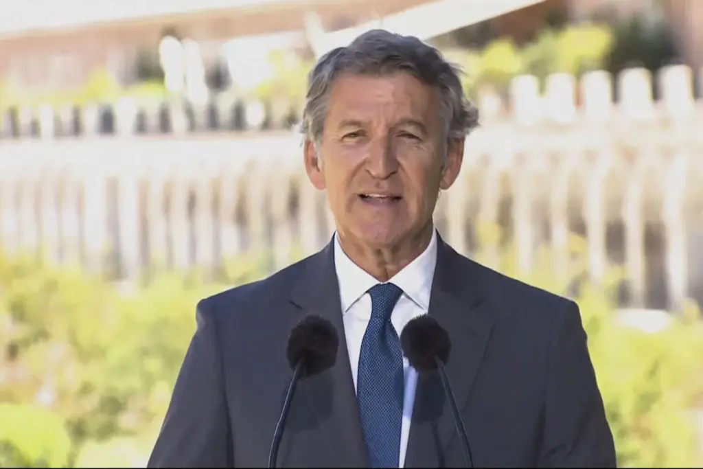 Feijóo exige elecciones a Sánchez si no logra apoyo a los presupuestos en septiembre. En la imagen, el líder del Partido Popular, en su intervención de este lunes en Aranjuez (Madrid) tras reunión de su Comité Ejecutivo. EFE