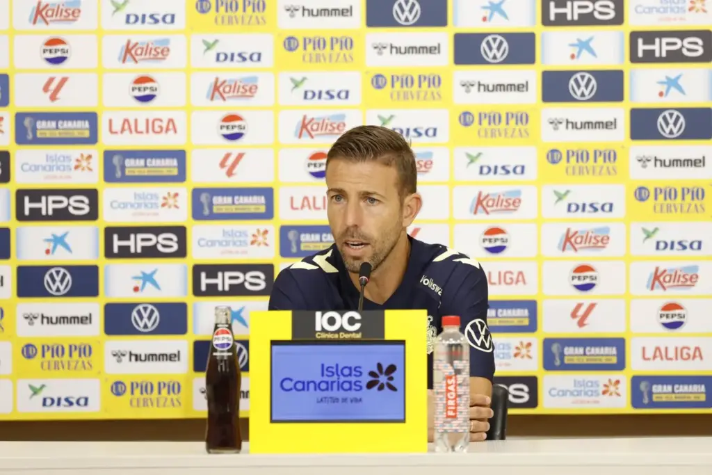 Luis García pide marcar territorio ante la Real Sociedad B