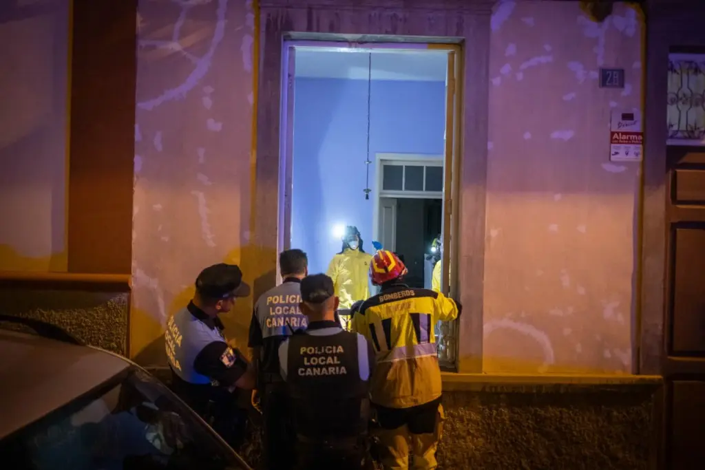 La Policía Local de Santa Cruz rescata a siete animales de una vivienda en abandono