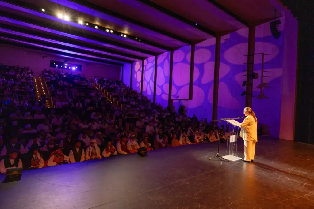La escritora Elsa López durante el pregón de este viernes