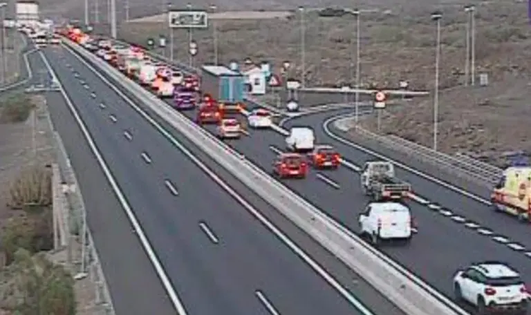 Tres accidentes de tráfico colapsan la TF-1 en sentido sur