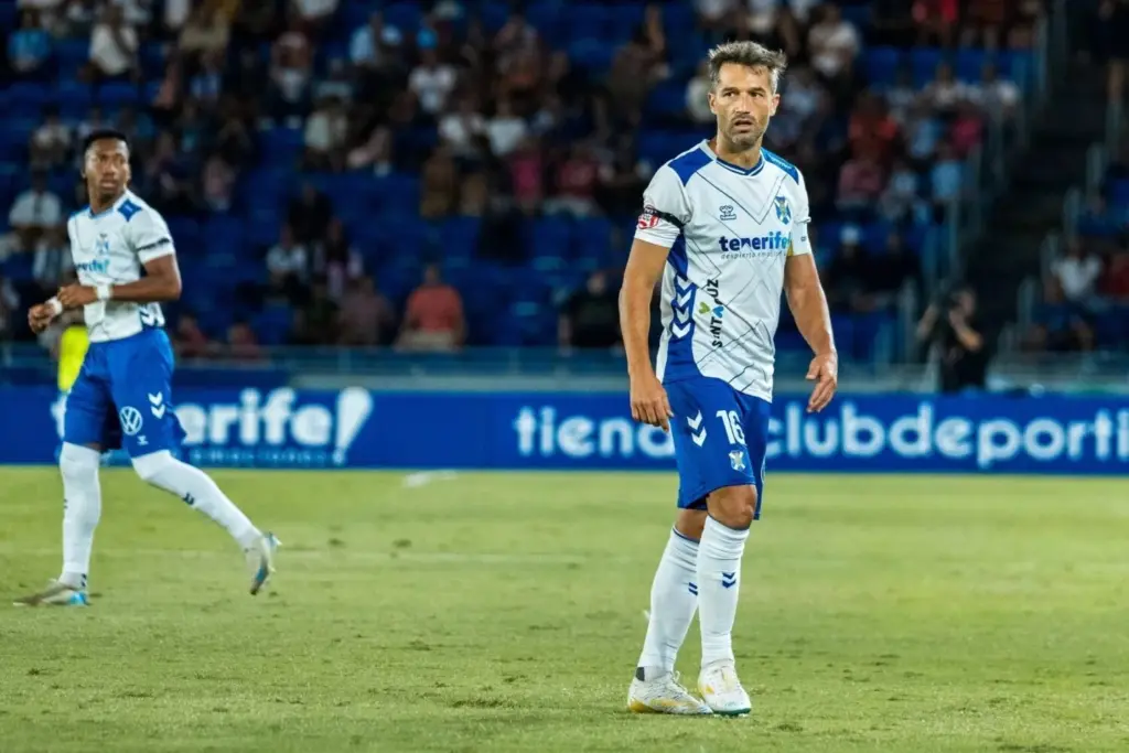 Aitor Sanz (d), capitán CD Tenerife. Imagen CD Tenerife