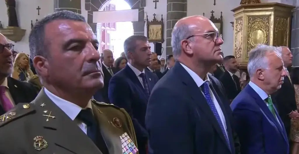 Anselmo Pestana y Ángel Víctor Torres en la Misa Solemne del Pino