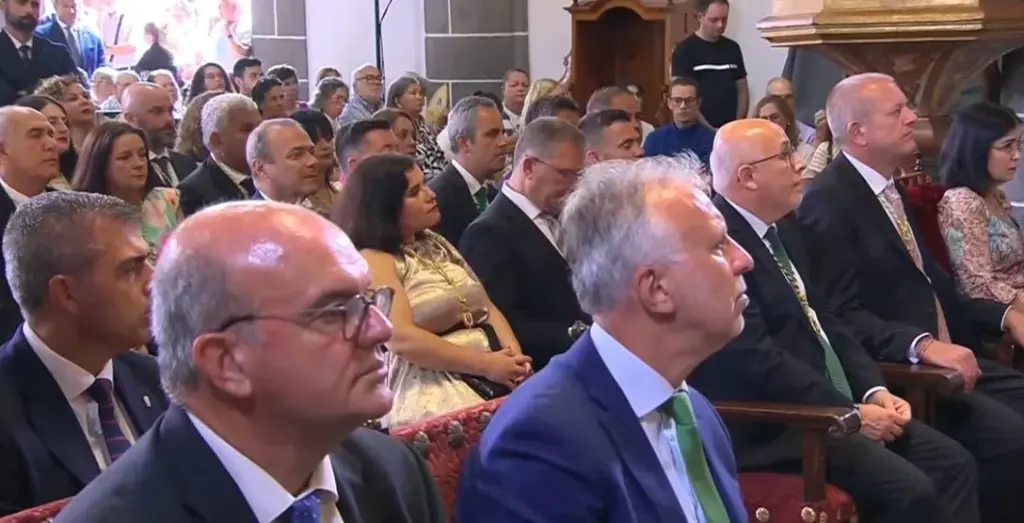 Autoridades en la Misa del Pino