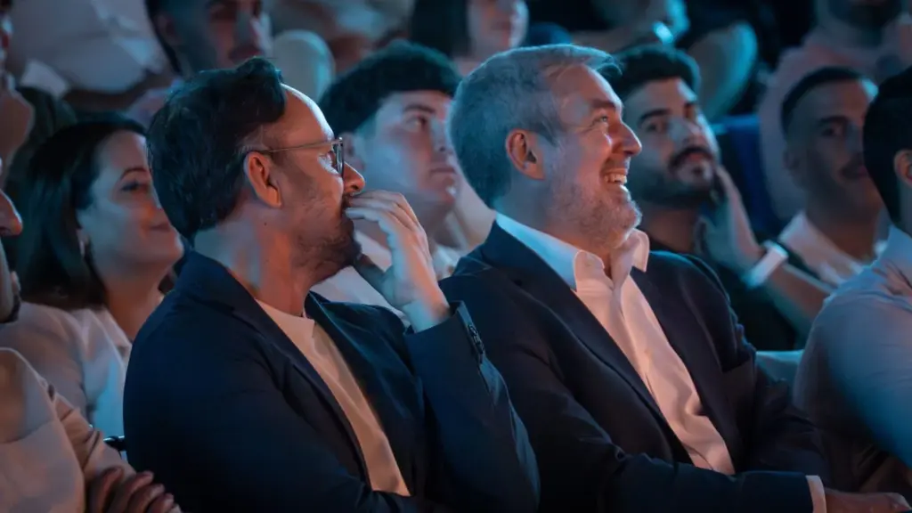 La Fundación Canaria Siglo XXI inauguró este jueves la primera jornada de su IV Campus de Verano, celebrado en el Espacio Mutua Tinerfeña de La Laguna, con un programa que puso en el centro del debate a la Generación Z y sus propuestas para afrontar los retos de Canarias