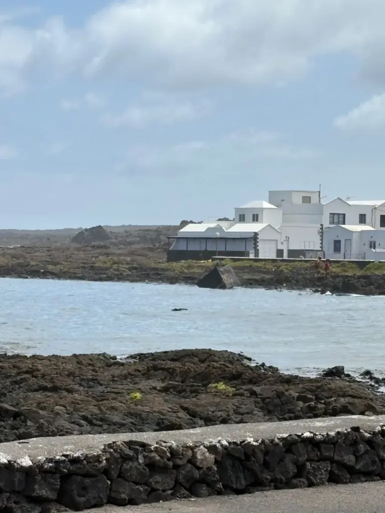 Cerradas al baño las playas de Caletón Blanco y El Charco de La Condesa por vertidos contaminantes