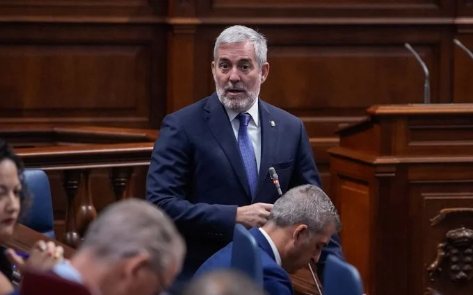 El presidente de Canarias, Fernando Clavijo, en el pleno del Parlamento de Canarias. Imagen Presidencia del Gobierno