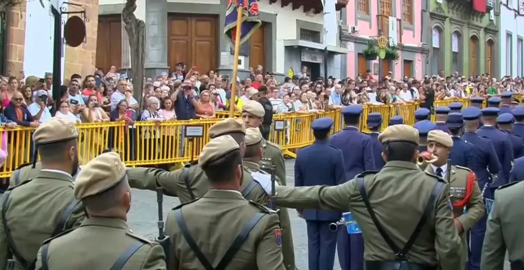 Parada Militar en el Día del Pino en Teror