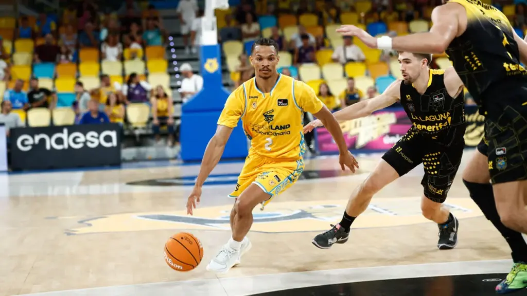 Será el grancanario y exjugador de baloncesto, Carmelo Cabrera Domínguez el encargado de entregar el trofeo de la Copa Canaria