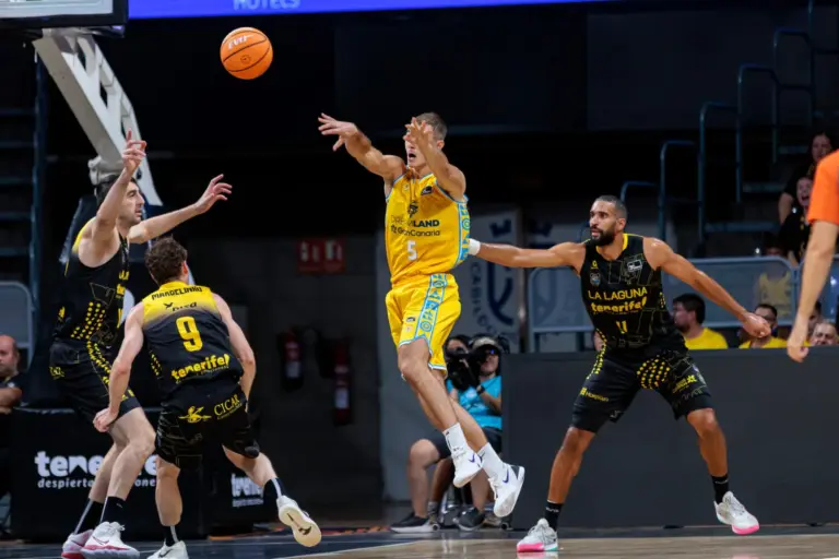 85-86 | El Dreamland Gran Canaria gana la vuelta, pero la Copa Canaria se la lleva el Laguna Tenerife