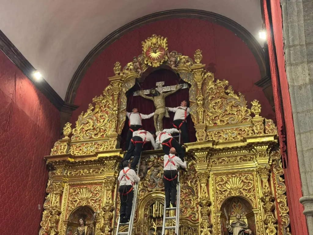 El Santo Cristo de Telde regresa a su altar tras diez días de devoción. Imágenes cedidas por el Ayuntamiento de Telde.
