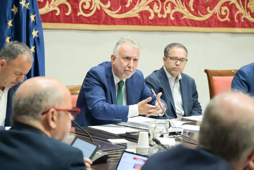 El ministro de Política Territorial y Memoria Democrática y expresidente del Gobierno de Canarias, Ángel Víctor Torres, comparece ante la comisión de investigación por el caso mascarillas. Imagen Europa Press