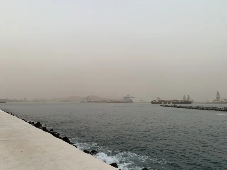 Canarias encara el sábado entre calor, calima y viento