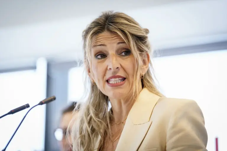 Yolanda Díaz cuestiona la legalidad del buzón de la CEOE para denunciar bajas fraudulentas