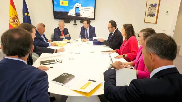 Logran un acuerdo para reubicar la antena de telecomunicación en Antigua