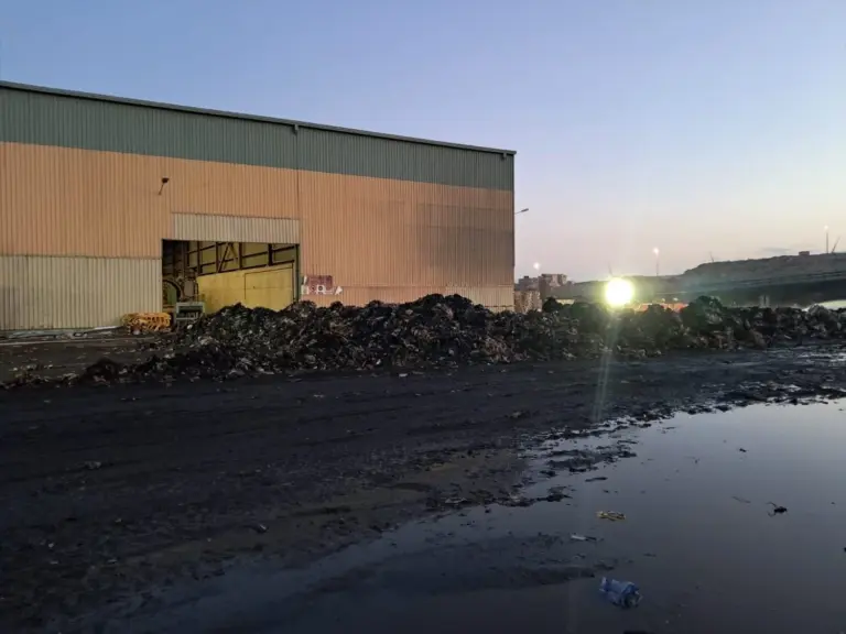 Extinguido el incendio en la Planta de Residuos Sólidos de Arico