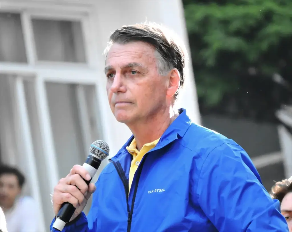 El expresidente de brasil Jair Bolsonaro ha sido ingresado en el hospital