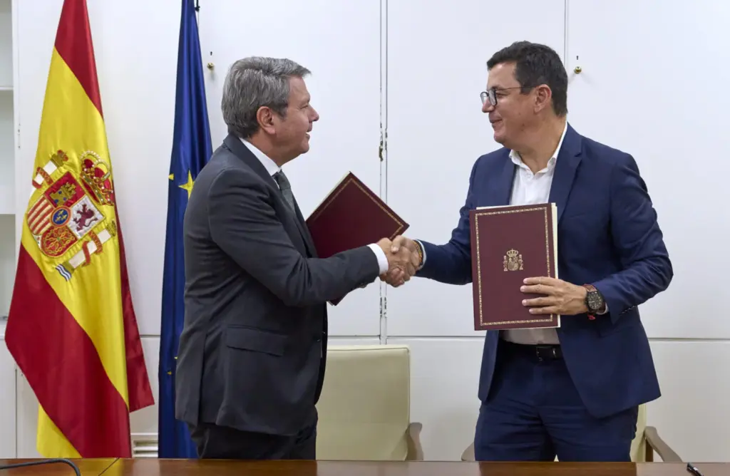 Firma de la tercera adenda del Convenio de Carreteras. Imagen Gobierno de Canarias