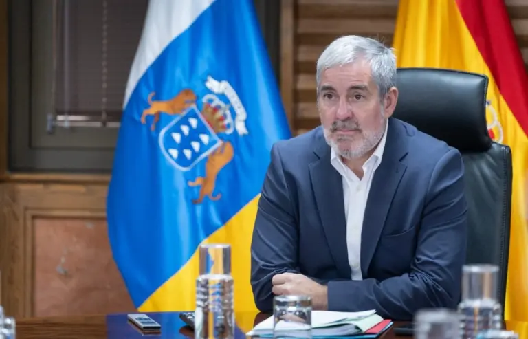 Clavijo acusa a Torres de traer la confrontación política de Madrid a Canarias